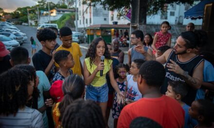 Artistas de hip hop distribuem brinquedos e promovem batalha de rima em Itinga