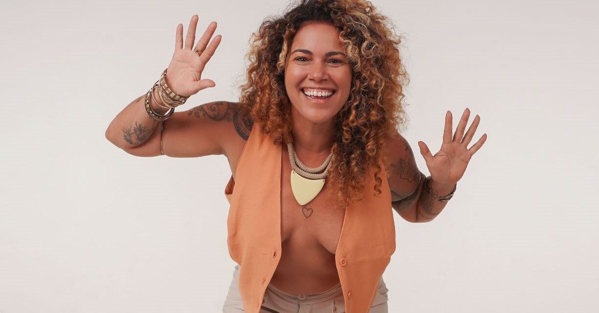 Renata Bastos lança show autoral neste domingo (9) no Festival Zona Mundi 2024