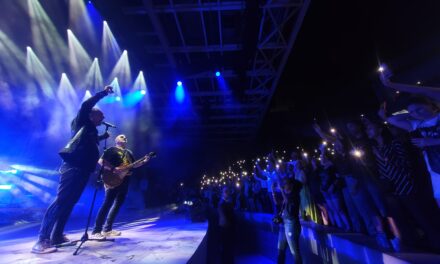Concha Acústica reúne amantes do rock nacional em show de Biquini e Nenhum de Nós