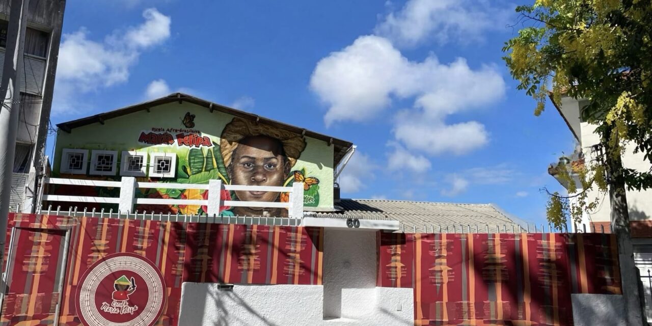 Escola Afro-brasileira Maria Felipa lança edital de bolsas para criancas negras e indígenas