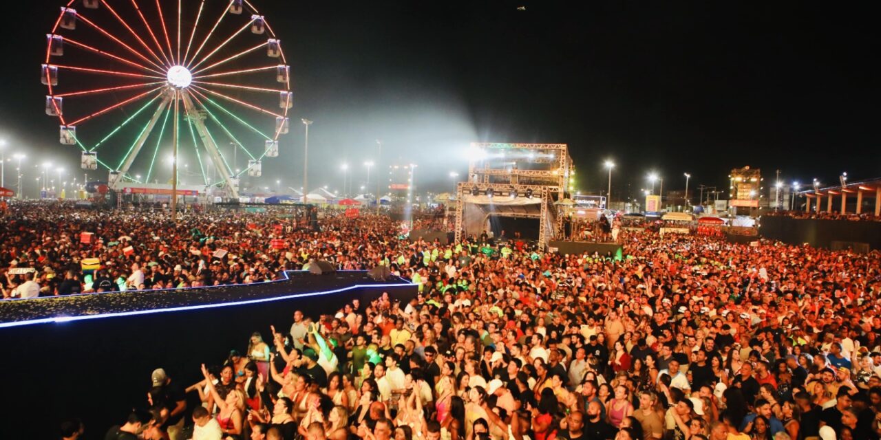 Festival Virada Salvador 2025 tem duas noites de sucesso com mais de 300 mil pessoas na orla da Boca do Rio