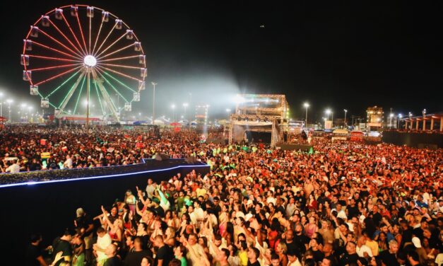 Festival Virada Salvador 2025 tem duas noites de sucesso com mais de 300 mil pessoas na orla da Boca do Rio