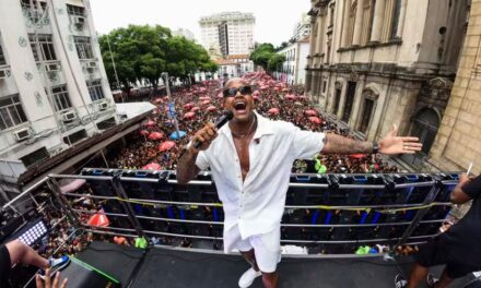 Léo Santana comando o Bloco da Gold “Vem com o Gigante” no Pré Carnaval do Rio de Janeiro