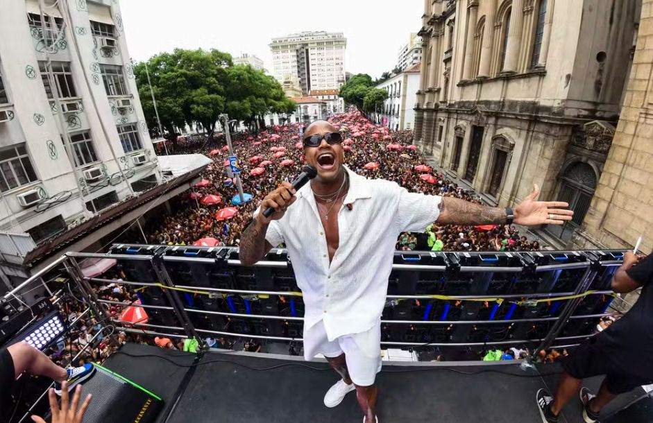 Léo Santana comando o Bloco da Gold “Vem com o Gigante” no Pré Carnaval do Rio de Janeiro