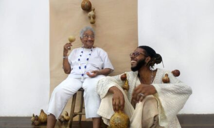 Cici de Oxalá e Mario Omar contam histórias africanas e fazem palestra no Sesc Vila Mariana, em São Paulo