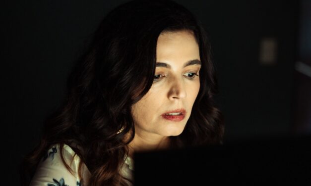 Emanuelle Araújo, Erom Cordeiro e Luiz Bertazzo gravam “Iceberg”, série que aborda dramas da juventude da classe média no Brasil