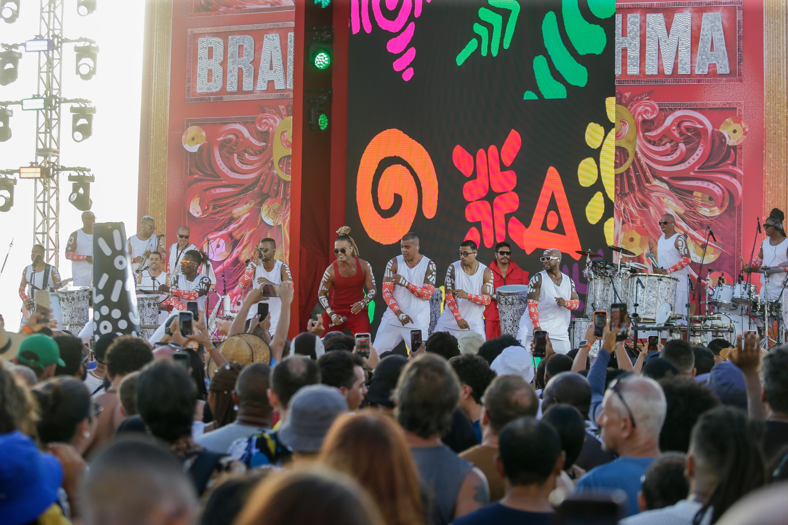 Brahma abre as portas para os carnavais do Brasil com show da Timbalada no Farol da Barra