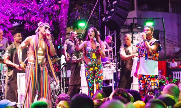TIMBALADA AGITA ÚLTIMO ENSAIO ANTES DO CARNAVAL COM DIREITO A ARRASTÃO E GRANDES PARTICIPAÇÕES NO GUETHO SQUARE