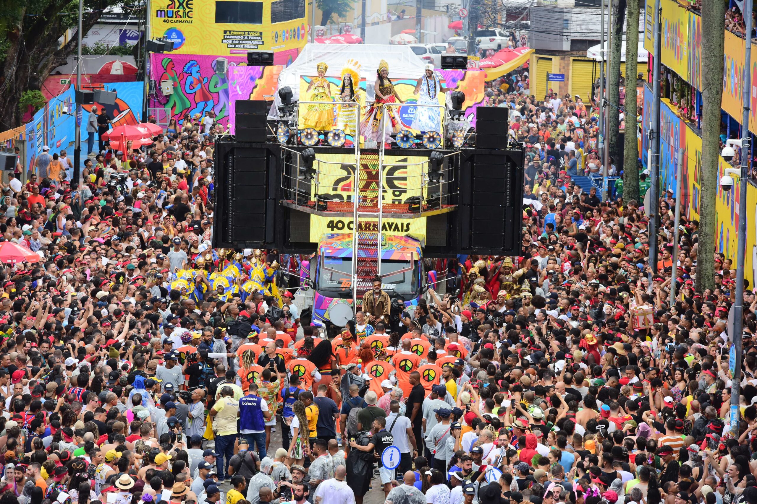 Carnaval de Salvador é oficialmente aberto no Campo Grande com grande show em homenagem aos 40 anos da Axé Music