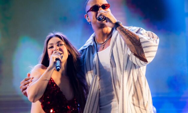 Léo Santana recebe Melody em show na Virada Cultural