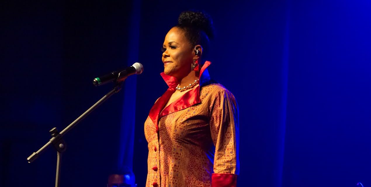 Márcia Short homenageia legado de Ângela Maria em show especial em Salvador