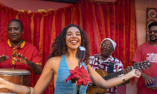 Mirceia Jordana lança clipe de “Beijo Vadio” com cenas em Santo Amaro (BA) e Samba do Quilombo dos Pintos
