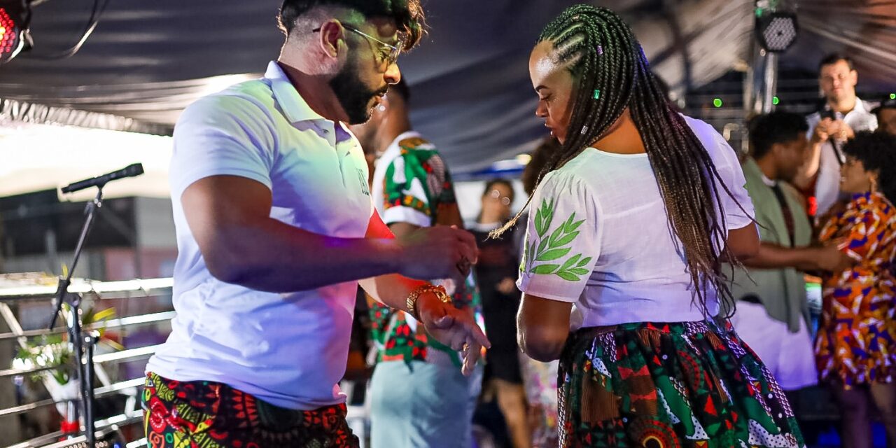 Bloco Quixabeira reafirma força do samba de roda na Micareta de Feira