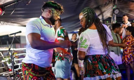Bloco Quixabeira reafirma força do samba de roda na Micareta de Feira