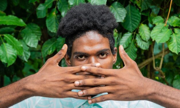 Silas Niehaus lança EP “Màriwò” celebrando identidade preta, LGBTQI+ e periférica