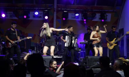 Multidão lota a Praça Tereza Batista no encerramento do São João da Bahia, no Pelourinho