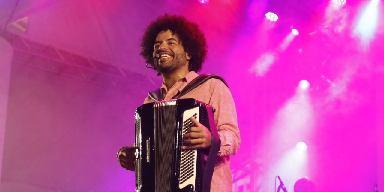 Em noite com Mestrinho e Virgílio, Largo do Pelourinho fica lotado neste sábado (21)
