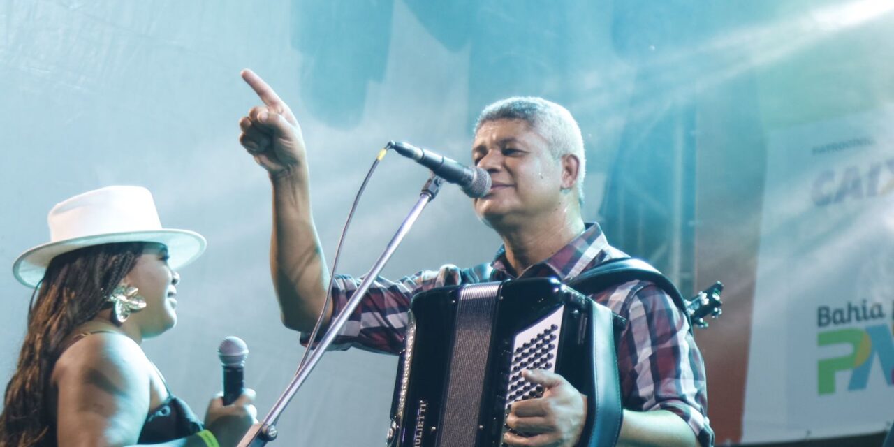Terceira noite do São João no Terreiro de Jesus esquenta o Pelô com forró, batidão e romantismo
