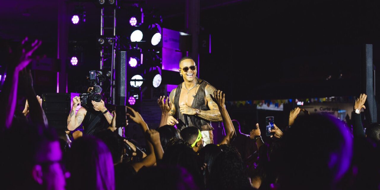 Léo Santana grava EP ‘GG a Posto’ e reúne multidão para curtir
