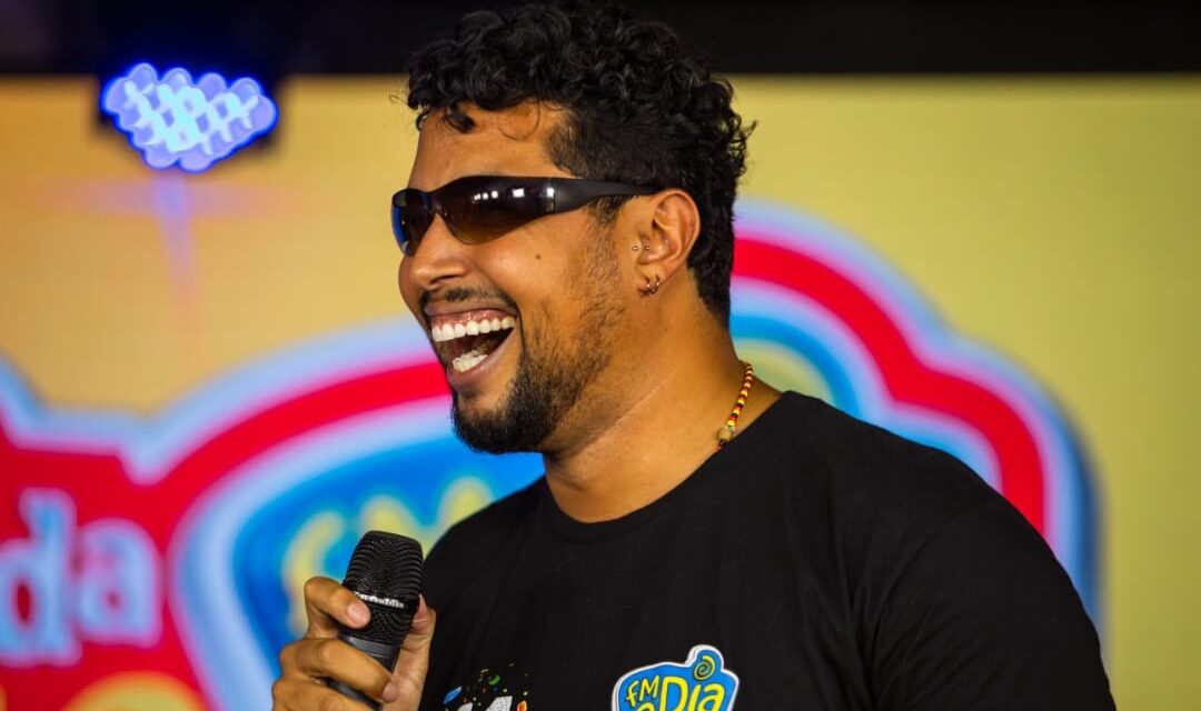 Comunicador baiano Dinho Jr assume programa na FM O Dia, no Rio de Janeiro