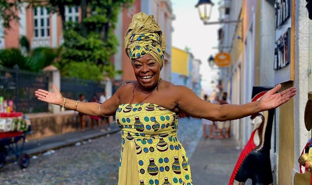 Feijhoada da Negra Jhô agita o Pelourinho com música, dança e tradição