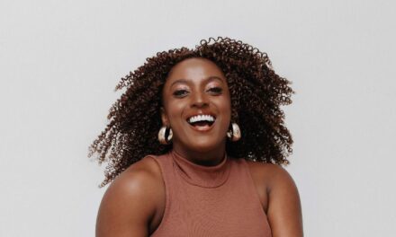 DANNI apresenta show “CAJARANA” em Camaçari com repertório autoral e releituras da MPB