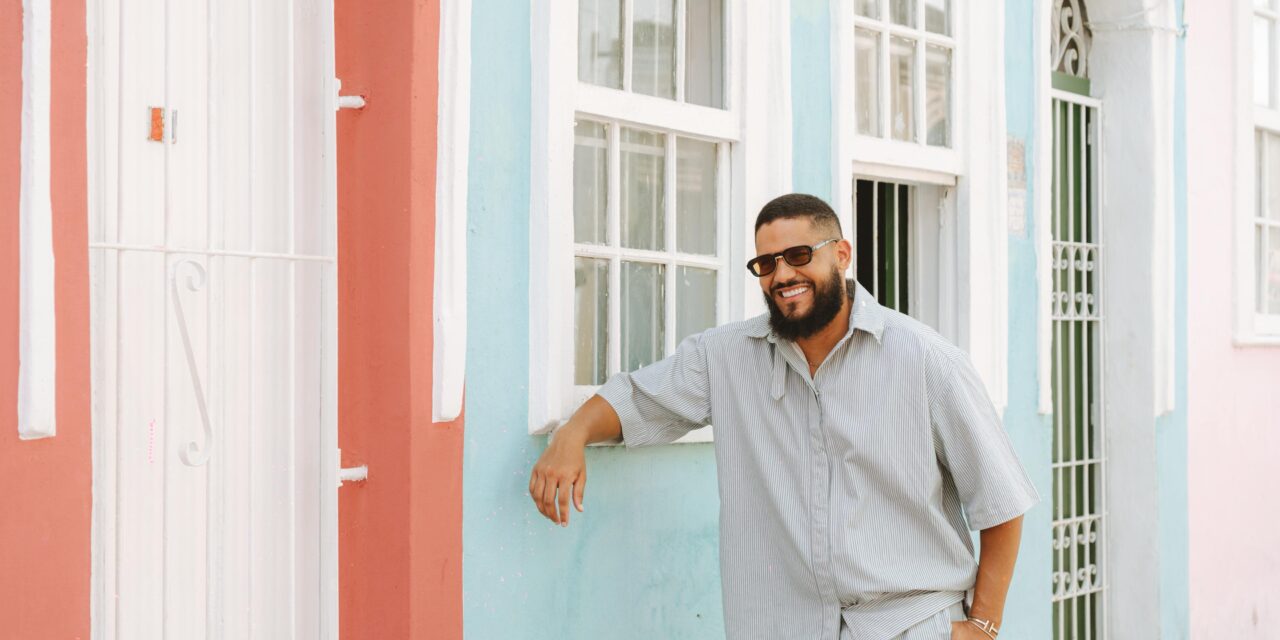 Cantor baiano estreia em reality da Globo; conheça Brenno Casagrande