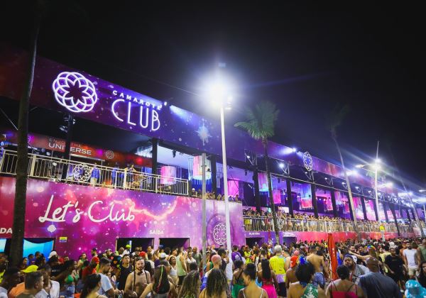 Camarote Glamour Salvador aposta em serviço open bar premium