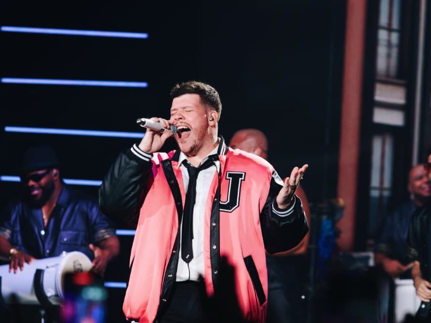 Ferrugem celebra dez anos de carreira com show em Salvador