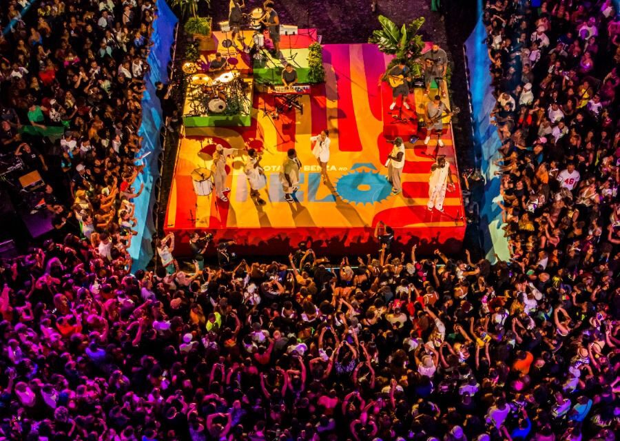 Benzadeus faz história e reúne multidão no Pelourinho na gravação de novo DVD