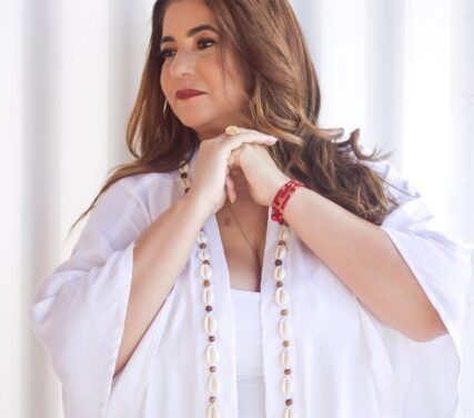 Belô Velloso apresenta Belô Odara no Teatro Dois de Julho
