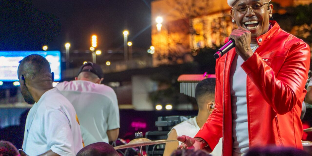 Evento “Flavinho e a CaSamba” leva o público ao delírio em Salvador com clássicos, convidados e muito samba