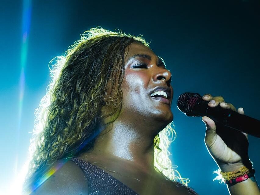 Liniker emociona o público no AFROPUNK Brasil 2025