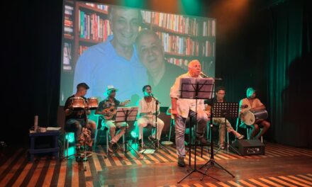 Paulinho Lima e os Bebês Reborns apresentam show intimista na Casa Rosa no domingo (9)