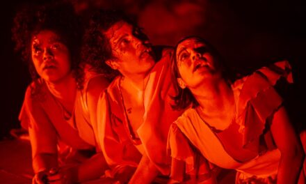 Mulheres em cena: Casa Rosa apresenta “Do Fundo ao Fôlego”, de Clara Romariz, pelo projeto Quinta da Casa