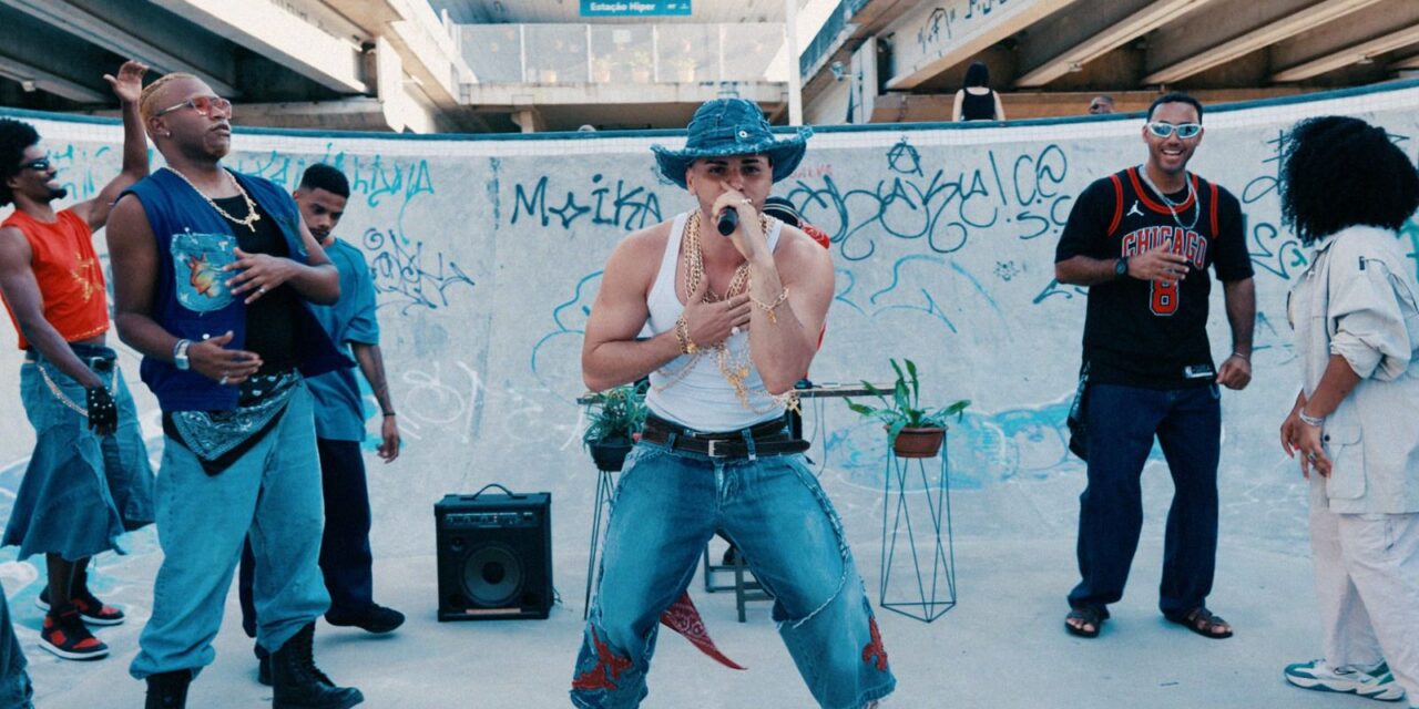 Julinha faz show ‘Bregas que você quase esqueceu’ na Casa da Mãe no sábado (15)