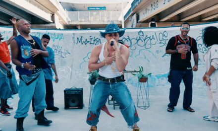 Julinha faz show ‘Bregas que você quase esqueceu’ na Casa da Mãe no sábado (15)