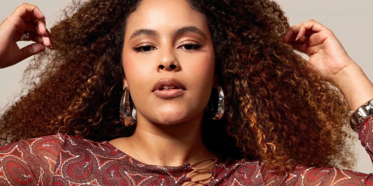 Rachel Reis é indicada a Cantora do Ano no WME