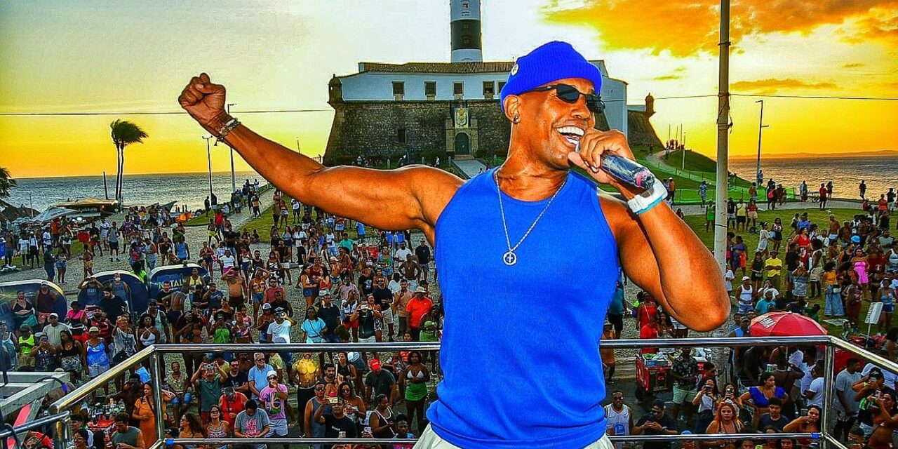 Já é Carnaval cidade: Milhares de foliões participam do Super Bololô da Salvador FM