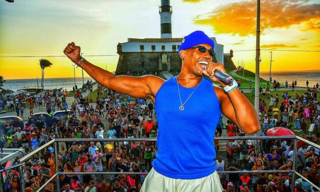 Já é Carnaval cidade: Milhares de foliões participam do Super Bololô da Salvador FM