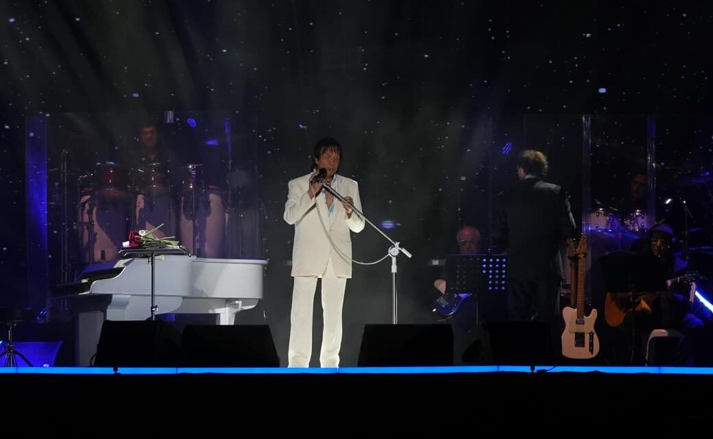 Emoção marca presença de 800 idosos levados pela Prefeitura para show de Roberto Carlos em Salvador