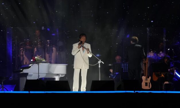 Emoção marca presença de 800 idosos levados pela Prefeitura para show de Roberto Carlos em Salvador