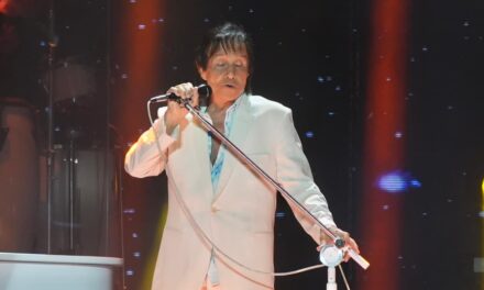 Roberto Carlos emociona público e encerra programação do Natal Salvador com apresentação histórica