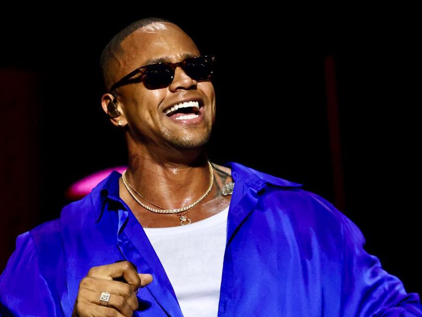 Segunda atração da noite no Festival Virada Salvador, Léo Santana relembra hits da carreira em show nostálgico