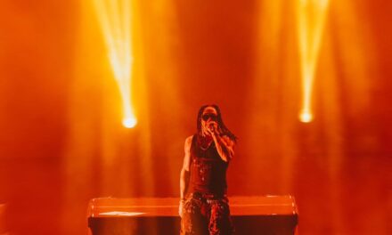 Segunda noite de festa reúne multidão no Réveillon Praia do Forte