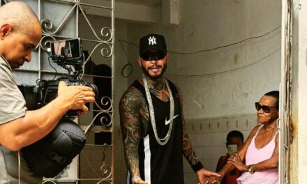 Às vésperas da gravação do audiovisual, Kannário faz visita técnica na Liberdade e reencontra personagens da sua história