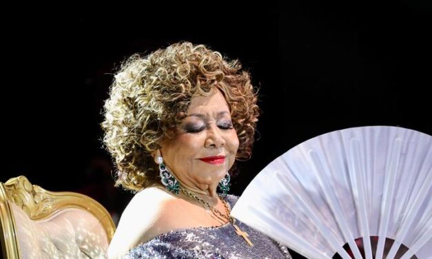 Alcione confirma seu reinado no samba em Salvador