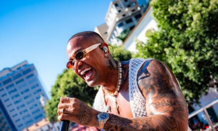 Com duas músicas entre as 50 mais ouvidas do Brasil, Léo Santana puxa pelo 3o ano consecutivo o Bloco da Gold Vem com o Gigante no Pré Carnaval do Rio de Janeiro