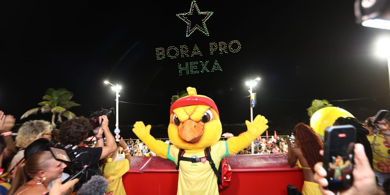 Expresso 2222 e iFood levaram o icônico Canarinho, mascote da Seleção Brasileira, ao céu do Carnaval de Salvador