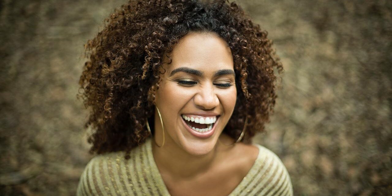 Casa Rosa celebra Iemanjá com show de Mariene de Castro no Rio Vermelho